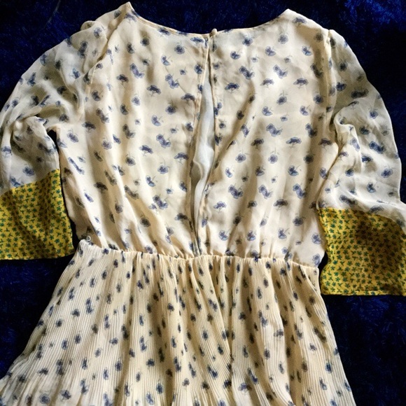 TOPSHOP Yellow Buttercream Flower Patch Dress - Picture 8 of 9
